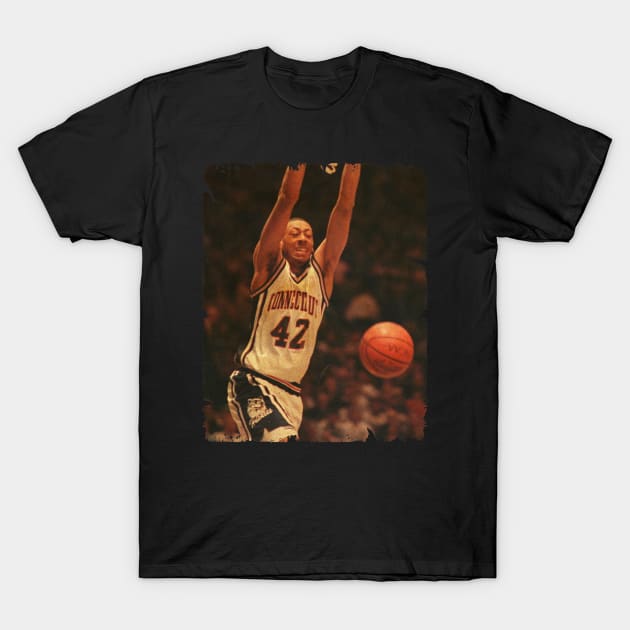 Donyell Marshall - Vintage Design Of Basketball T-Shirt by JULIAN AKBAR PROJECT